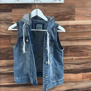 Sleeveless jean jacket